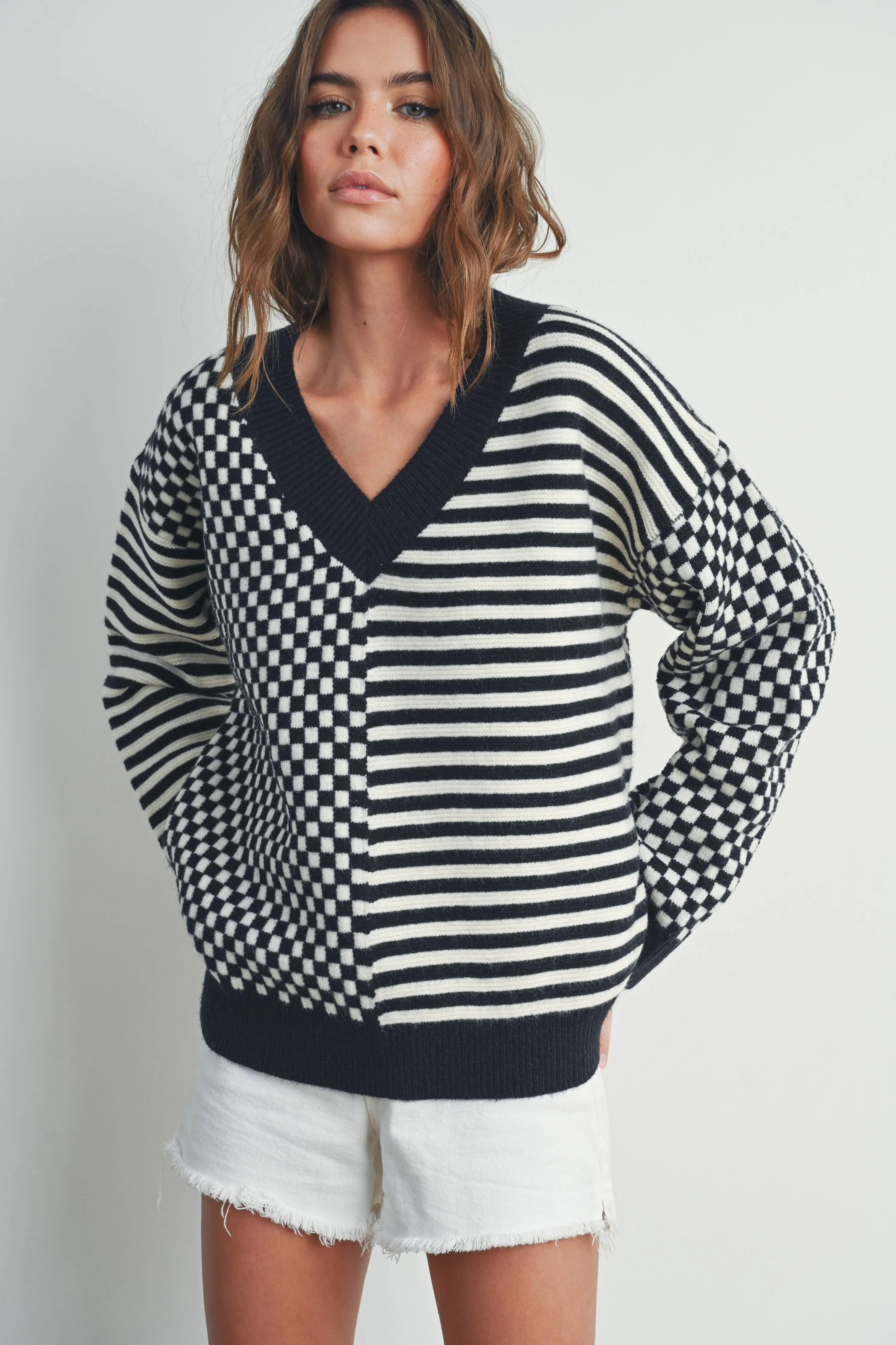 Checker Pattern V-Neck Sweater