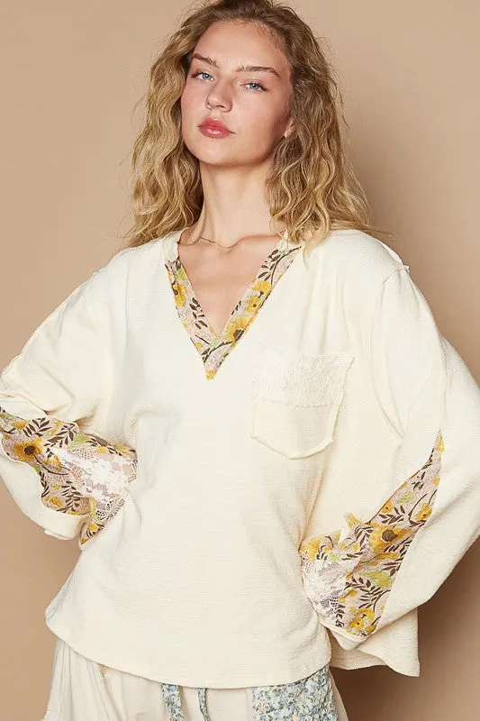 Lace Detail Flower Printed V-Neck Knit Top