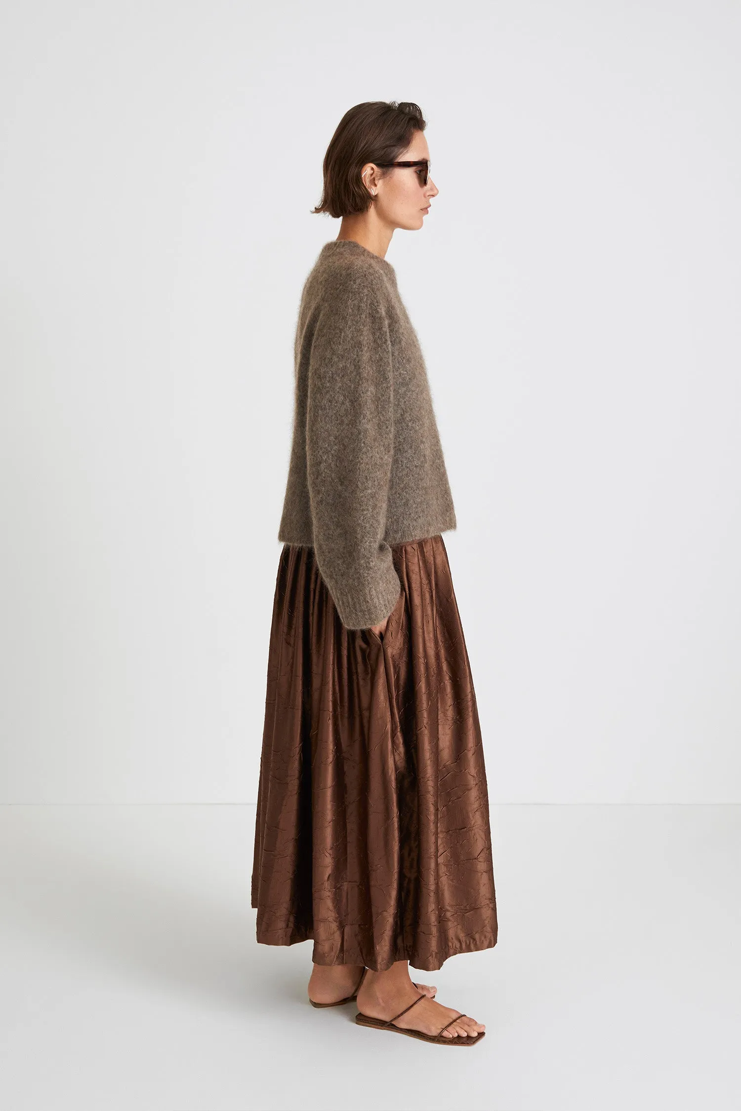 NICLAS SHORT SWEATER - BROWN